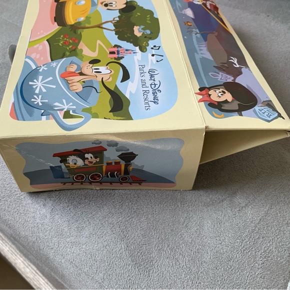 🔴 DISNEY GIFT BOX CHARACTERS GRAPHICS COMES FLAT EMPTY TO USE OR COLLECT - Picture 3 of 14